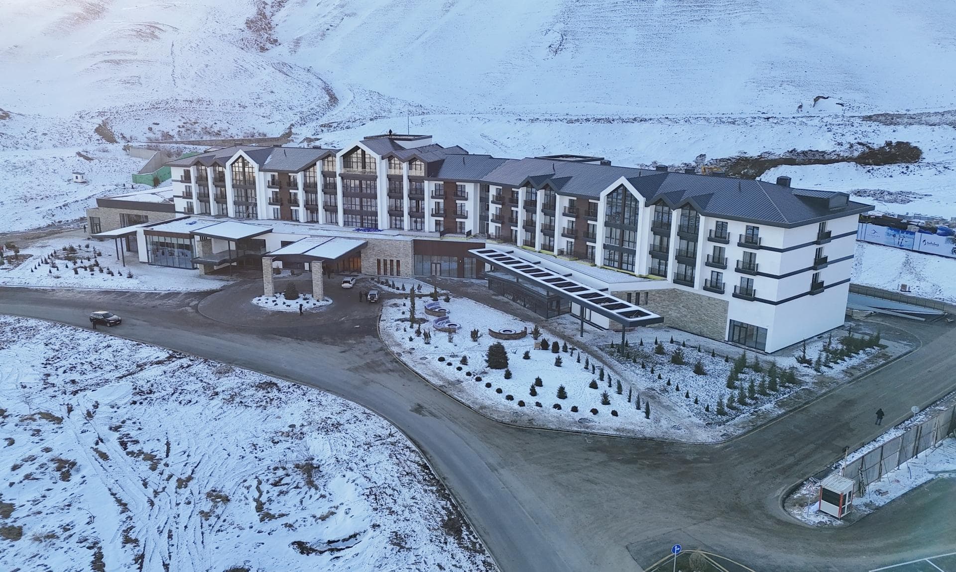 "Lakeside" Hotel